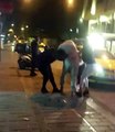 Taksim'de yabancı uyruklu iki kadın saç baş birbirine girdi