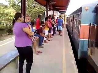 OSMILTON E FERNANDA NA ESTAÇÃO MARCOS FREIRE DE TREM 23-07-09