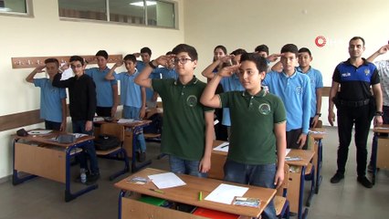 Adanalı öğrenciler Mehmetçiğe mektup gönderip selam durdu