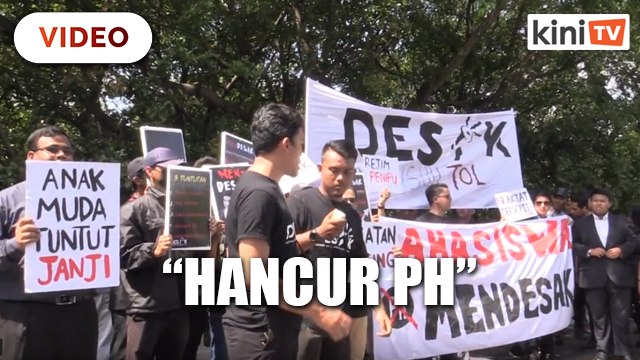 Destroy Harapan - Disappointed with unkept promises, students protest outside Parliament