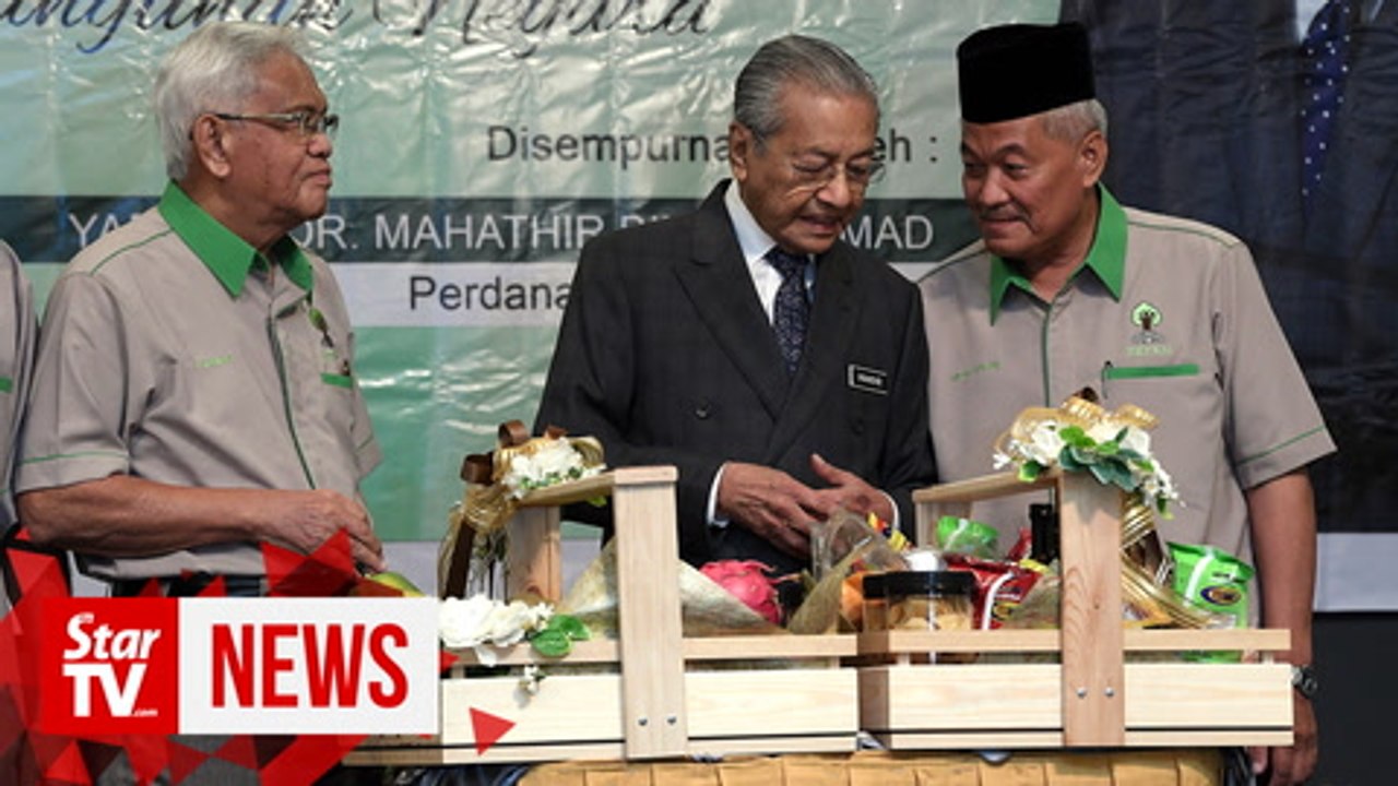 Dr M tells smallholders: Merge plots of land in...