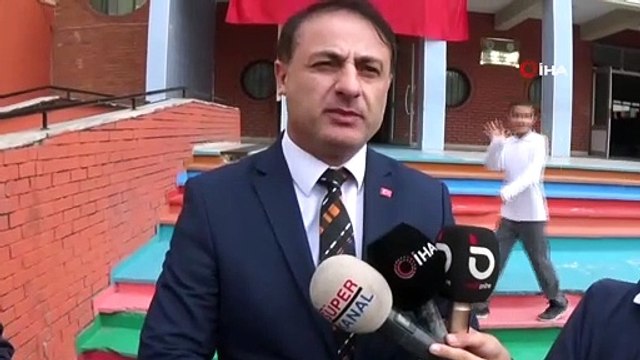 Bin 380 öğrenci aynı anda asker selamı vererek Barış Pınarı'na destek oldu