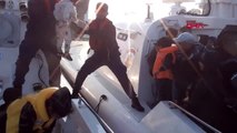 İzmir çeşme açıklarında 1 saat arayla 86 göçmen yakalandı