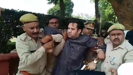 AMU में सर सैयद डे का कश्मीरी छात्रों ने किया विरोध, कहा- कश्मीर की हालत खराब