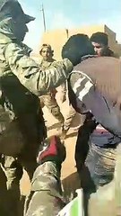 شاهد لحظة أسر عنصرين من ميليشيا "قسد" بمنطقة رأس العين (فيديو)