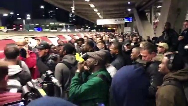 Des militants d'Extinction Rebellion pris à partie à Londres, alors qu'ils bloquaient le métro