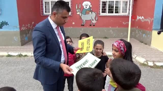 Minik yüreklerden Mehmetçik'e destek