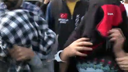 Suç makinesi hırsızlar iş başındayken ev sahibine yakalandı