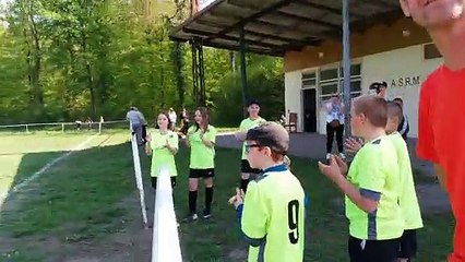 Haie d'honneur des U-11 pour la montée des seniors en D2