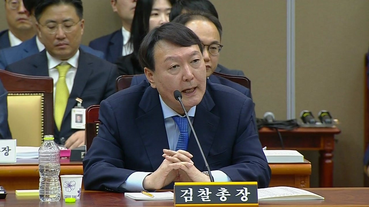 윤석열 "한겨레 1면에 사과하면 고소 재고" / YTN