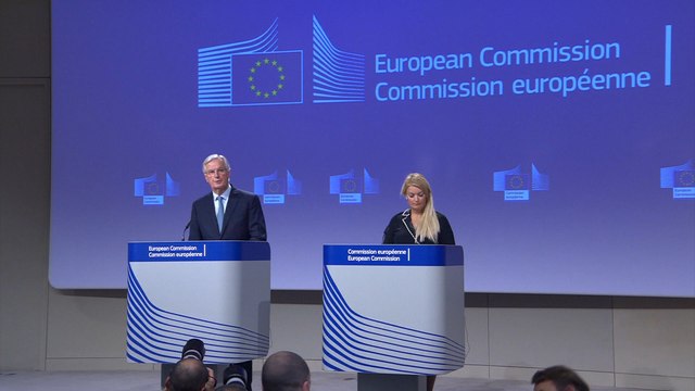 Negociador jefe de la UE, Michel Barnier en rueda de prensa