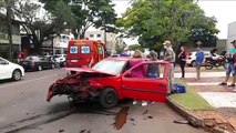 Forte colisão: três pessoas ficam feridas em acidente no Centro de Cascavel