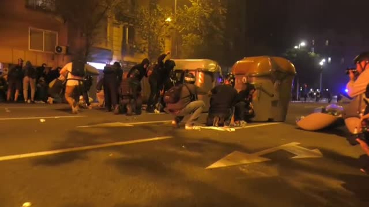 Las técnicas de los radicales que por primera vez buscan el enfrentamiento cuerpo a cuerpo con los Mossos