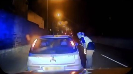 Dialogue de sourds hilarant entre une policière et un conducteur au Royaume-Uni