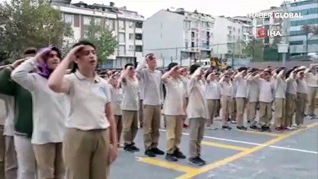 Öğrencilerden Barış Pınarı Harekatı'na katılan Mehmetçik'e dev koreografili destek