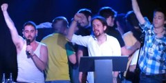 Pablo Iglesias y sus compinches de Podemos cantando borrachos 'La Internacional'