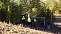 Hautes-Alpes : 43 enneigeurs hélitreuillés aux Orres