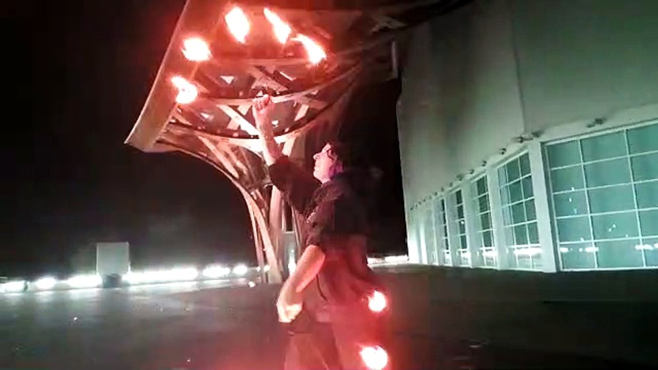 Pompidou Metz, l'étonnant rdv des jongleurs de feu