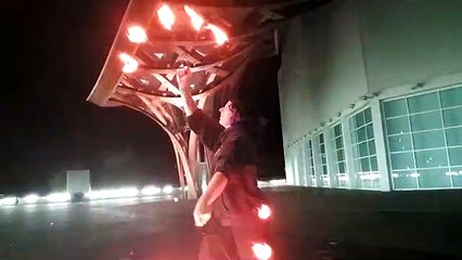 Pompidou Metz, l'étonnant rdv des jongleurs de feu