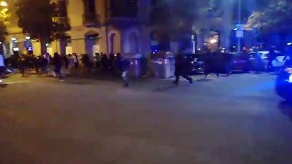 Los Mossos intervienen para evitar que los ultraderechistas se acerquen a los antifascistas