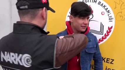 Aksaray'da Narko Timler okul bölgelerinde sıkı denetimde