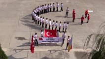 Barış Pınarı Harekatına destek veren öğrenciler gövdeleriyle ay yıldız yaptılar