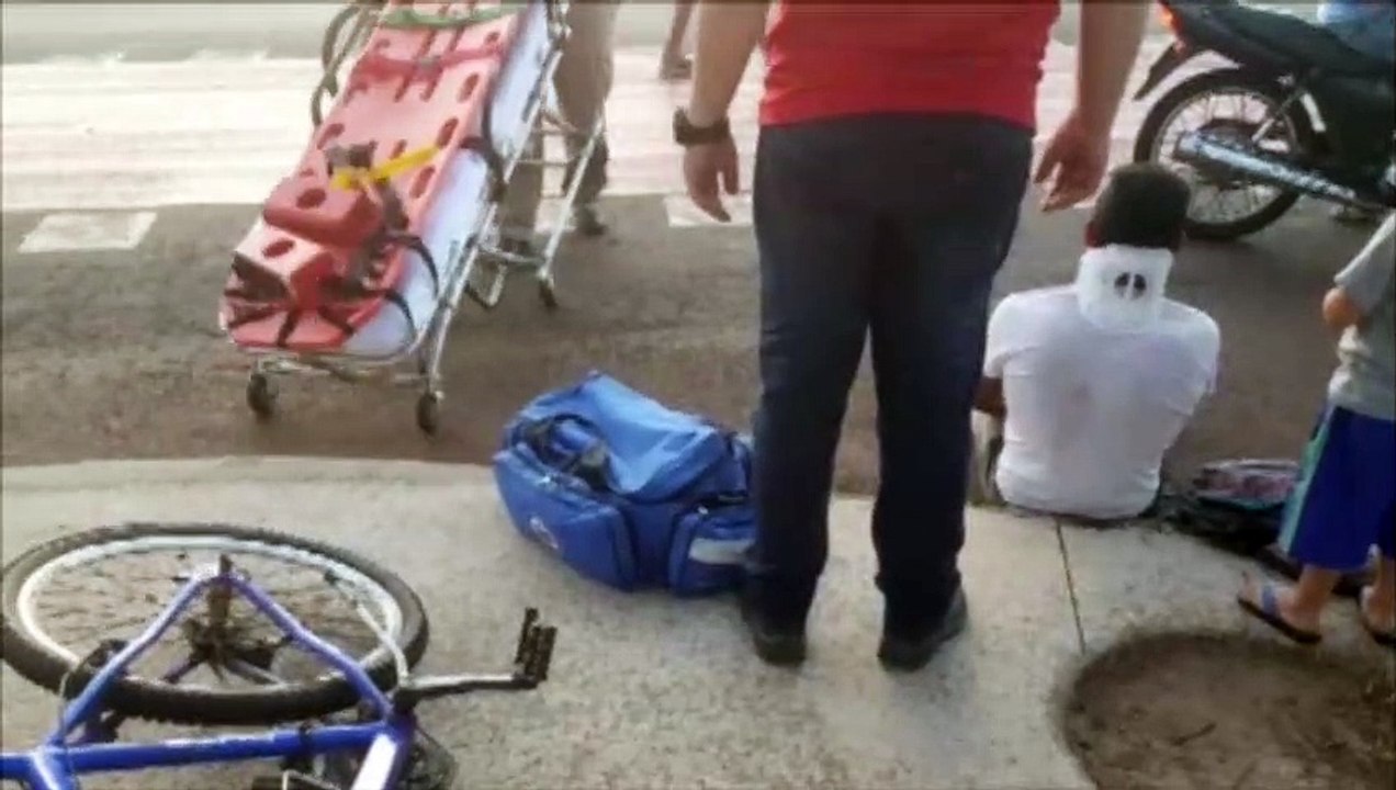 Ciclista fica ferido ao ser atingido por carro na Avenida Tito Muffato