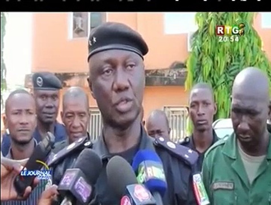 La télé nationale montre des présumés bandits armés qui sévissent aux alentours de Conakry.