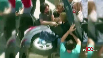 Önce kaldırımı çarptı, sonra çöp konteynerine çarparak taklalar attı!