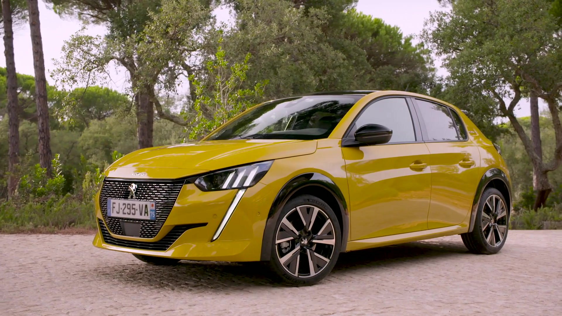 Peugeot 8 Gt Line Design In Faro Yellow Video Dailymotion