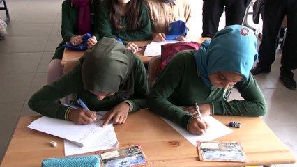 Suriyeli Abir 'Seyit onbaşı' kolyesini hiç çıkarmıyor