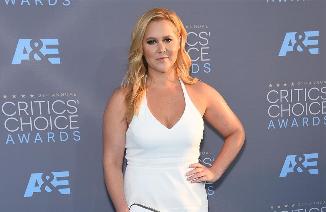 Amy Schumer gets parenting tips from friends