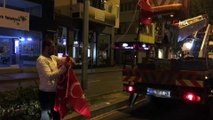 Mehmetçiğe Destek İçin 1 Kilometre Boyunca Türk Bayrağı Astılar
