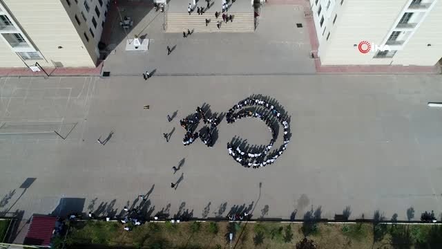 700 öğrenciden Mehmetçiğe ay yıldızlı destek