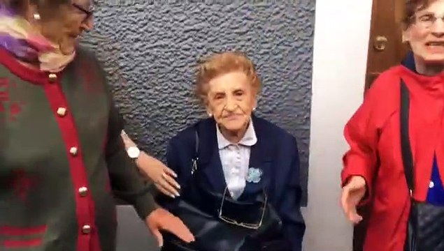 Una manifestación vecinal logra expulsar a unos okupas de la casa de una anciana