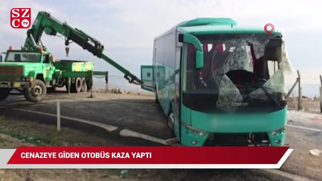 Cenazeye giden otobüs kaza yaptı