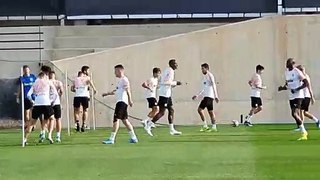 El Valencia CF se entrena sin Guedes ni Rodrigo Moreno antes del Atlético de Madrid