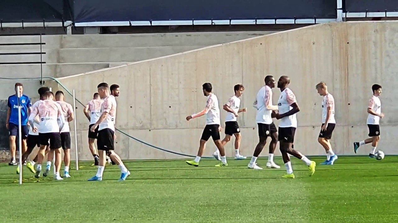 Carlos Soler se entrena con normalidad y ya está recuperado