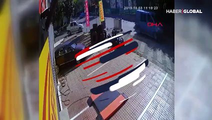 İçinde bebeğin de bulunduğu araç böyle yan yattı