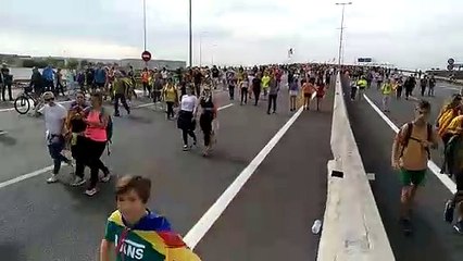 La Marxa dels CDR en el seu pas per l'aeroport de Barcelona