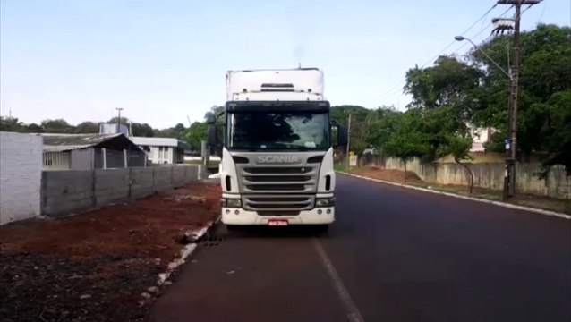 Carreta carregada com carnes é levada por bandidos em Sede Alvorada