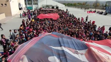 Türkiye'nin en kalabalık okulundan mehmetçiğe selam