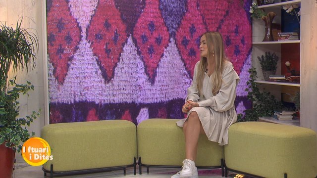 Rreze Dielli 18 Tetor - Kanita, kengetarja shqiptare e cila synon tregun nderkombetar