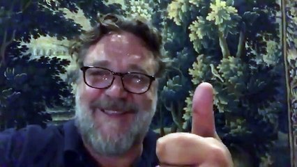 Russell Crowe’dan  Cem Yılmaz'a tebrik mesajı