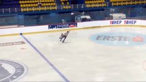 Este patinador deja caer a su pareja y ella se golpea brutalmente la cabeza contra el hielo