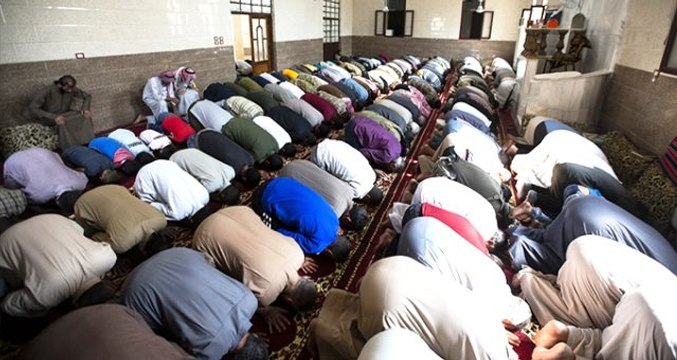 Tel Abyad'da terör tehdidinden uzak ilk cuma namazı kılındı