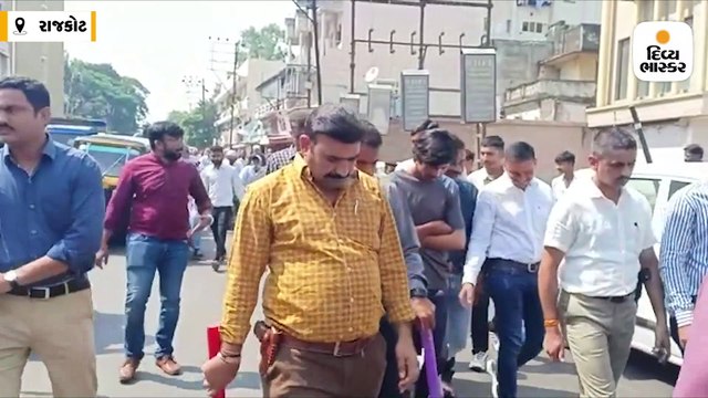 ચાની હોટલ પર સોડાની બોટલના ઘા કરી તોડફોડ કરનારનું જાહેરમાં સરઘસ કાઢી કાયદાનું ભાન કરાવ્યું