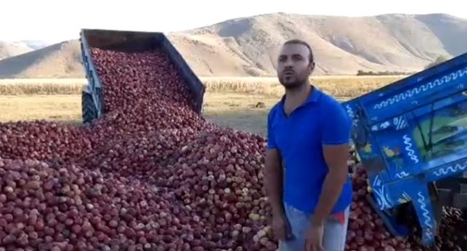 Çiftçi, isyanını Çok sevdim yalan oldu şarkısıyla dile getirdi