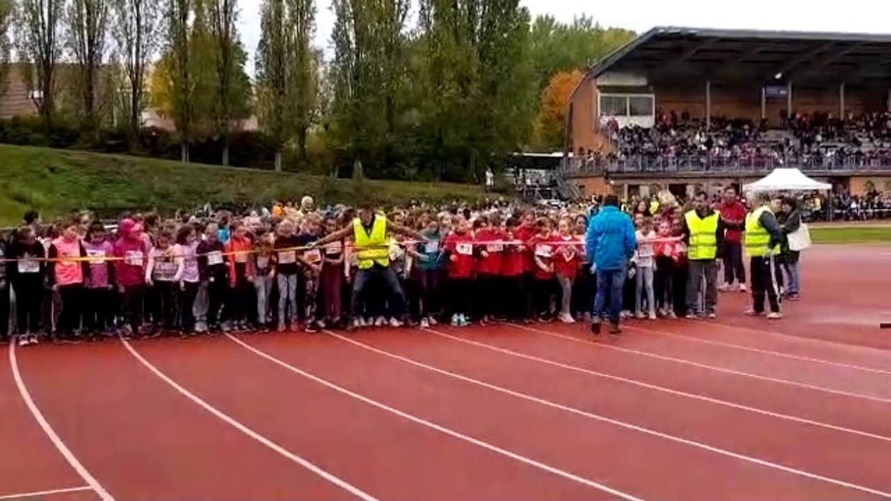 Sarreguemines : 16e cross de l Agglomération, 1000 enfants de cm1 et cm2 au départ