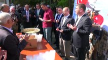 Burdur Belediyesi, Barış Pınarı Harekatı şehitleri için helva dağıttı